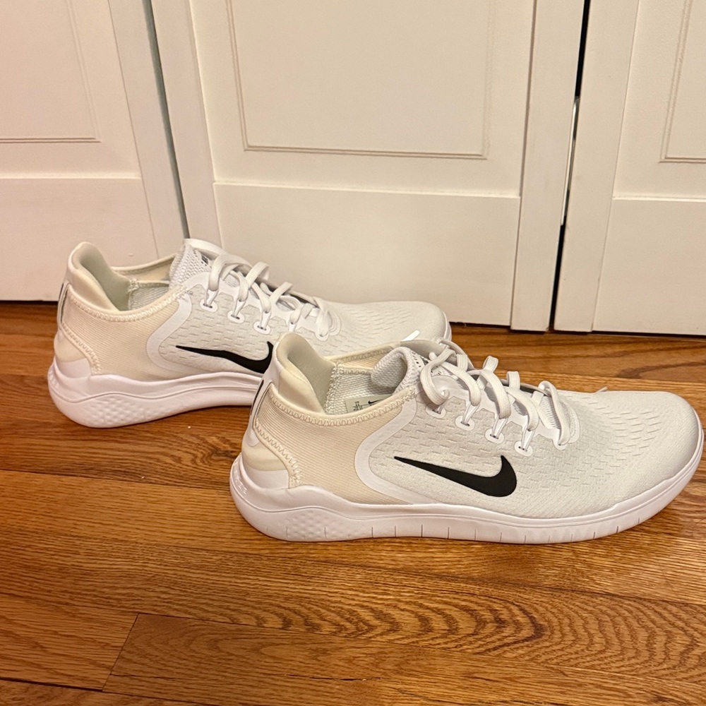 Nike Free RN 2018. Nike White and Black Running Shoes